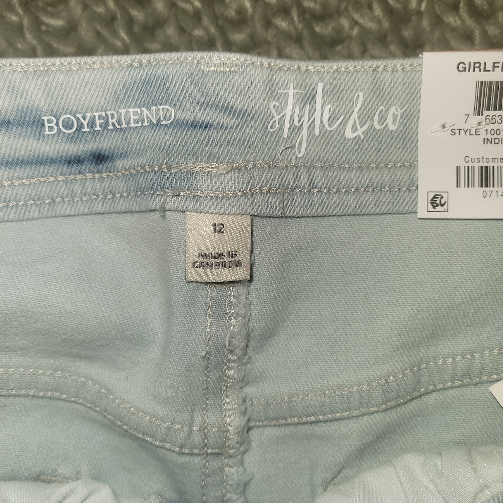 Style & co boyfriend mid rise, bleached Indigo skies, slimming pocket size 12